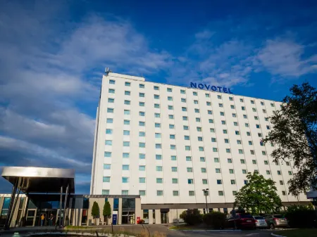 Novotel Krakow City West Отели рядом с достопримечательностью «Галерея польского искусства XIX века»