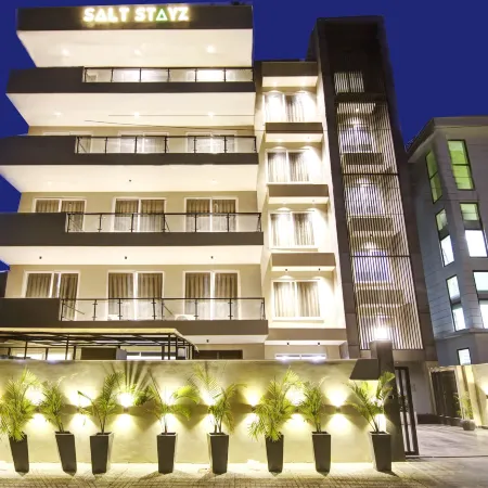 SALTSTAYZ SELECT - NEAR SOHNA ROAD CITY CENTRE