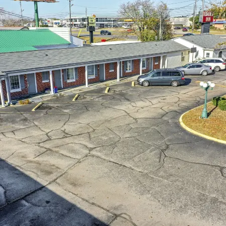 Adams Inn