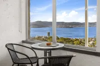 Spectacular Views - One Bedroom Unit - Free Parking - Free Wifi