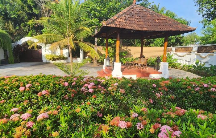 Kumarakom Tharavadu - Heritage Hotel