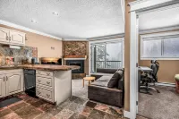 Winter Escape on Perfection - Ski in Out, Pool & Hot Tub