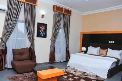 G- throne Hotel and Suites Hotels in Rumualogu
