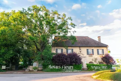 Le Relais Fleuri, Hôtel et Restaurant Logis - Avallon Отели в г. Маньи