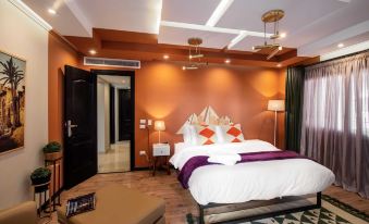 Waterfront Designer 2Br - 5 Min to Airport