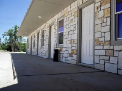 Baltzell Lodge Hotels in Great Bend