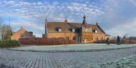 Ask Lily Отели в г. Хьолсхаут