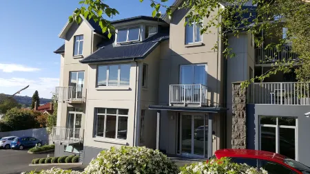 Bluestone on George Отели рядом с достопримечательностью «Clocktower Building Leith Street»