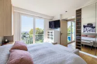 Modern flat with sea view - AC- 2BR- 4P - Cannes Hôtels à : Vallauris