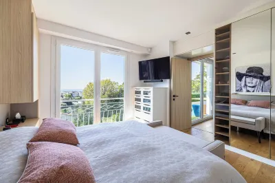 Modern flat with sea view - AC- 2BR- 4P - Cannes Hôtels à : Vallauris