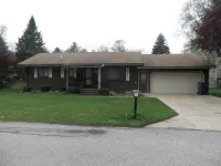 Direct Access to Lakes and Year-Round Fun - Charming Waterfront Escape