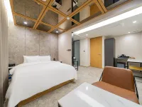 JAMSIL LOUNGE HOTEL Hotels near Gaerong Station