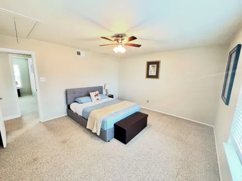Loft w/ Big Pool, Huge Backyard, Fire Pit, PingPong, Pool Table,