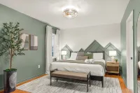 Stylish 6BR in Massanutten w/ Hot Tub, Sauna - Parvekkeita