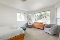 Spacious 8-Bedroom Retreat with Backyard & Entertainment Room Sakya Monastery of Tibetan Buddhism 주변 호텔