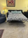 Spacious 1 bedroom sleeps 6. Pool, Boat Parking. Walking distance to Downtown