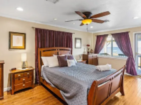 Paradise HomeSpacious 5-Bedroom House Sleeping 14,Heated Pool in Lovely Bacliff Hotels in Bacliff