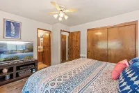 3-bedroom house in charming Groveland with WiFi, climate control, fitness room