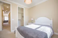 Cozy 3-bedroom townhome in charming Arcadia/Pasadena with AC, WiFi