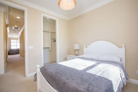 Cozy 3-bedroom townhome in charming Arcadia/Pasadena with AC, WiFi