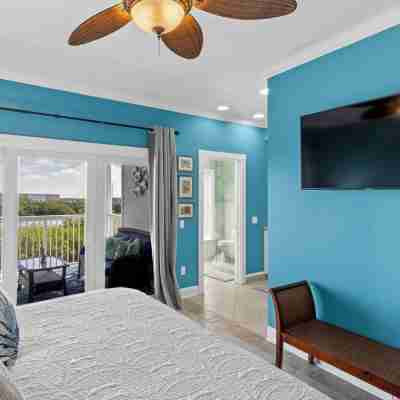 3-bedroom ocean view condo in delightful Key West with WiFi, AC Rooms