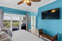 3-bedroom ocean view condo in delightful Key West with WiFi, AC