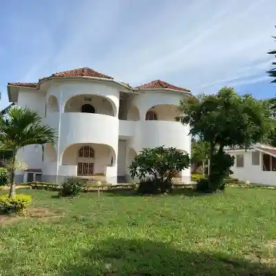 Captivating 1-Bed Apartment, with a Nice Garden Hotel Exterior