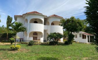Captivating 1-Bed Apartment, with a Nice Garden