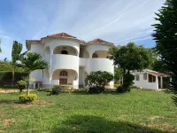 Captivating 1-Bed Apartment, with a Nice Garden