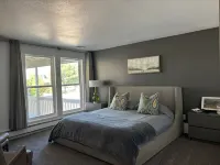 The Treehouse: Spacious Retreat with Theater Room, Fire Pit & Mountain Views