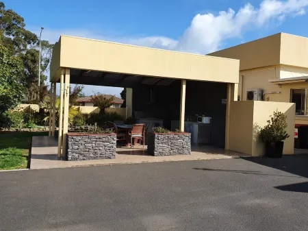 Tower Motor Inn Отели рядом с достопримечательностью «Engelbrecht Cave»