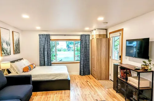 Cozy Cully Suite with Private Patio + Near PDX