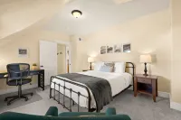 Cozy Victorian Cottage in the Heart of Old Town!