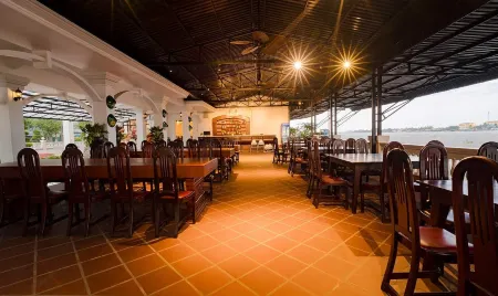 Chuong Duong Hotel Отели в г. Chau Thanh