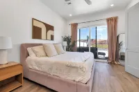 Luxury 6 Bed Heated Private Pool, Hot Tub, Game Room, near Zions on Golf Course