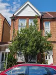 SnoozeDen Wellesley – Near to Slough Station Hotels near Golf at Stoke Park