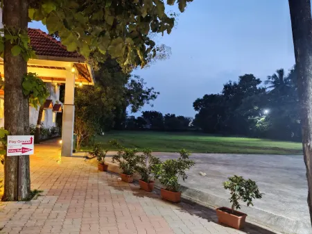 Mermaid Resorts & Banquets Отели в г. Келамбаккэм