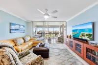 Beautifully renovated top floor condo with lake view, minutes from the beach