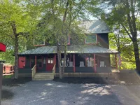 Parquet House - A Charming 8 Bedroom Waterfront Property ~ in the Heart of Inlet Hotel a Inlet