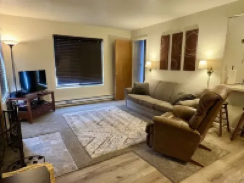 Eagle Point Resort Condo steps from Lodge & Ski Lift!