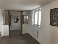 Ancien Corps de Ferme au Milieu des Tournesols