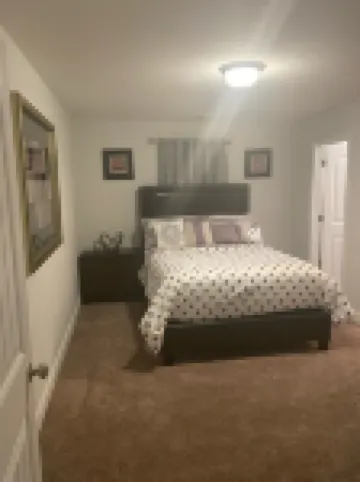 Home Away from Home>>>>4Br3.5BathParkBikeTrailPoolGymPondCamerasWiFi