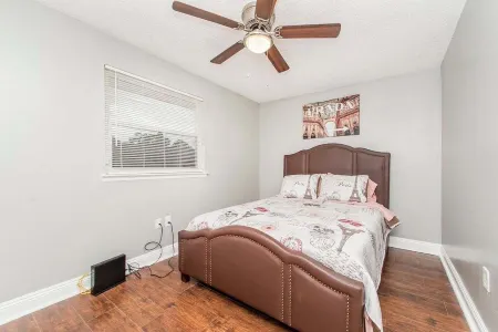 Charming 3-bedroom house in Kenner- Safe.. 15 mins to NOLA- Near MSY Airport