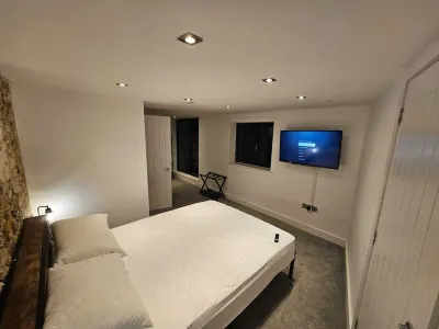 Deluxe 1 Bed, 4 Person Apartment Town Centre, Stonehenge Amesbury Hotels in 