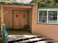 Cozy Cabin in the Woods Hotel di Arnold