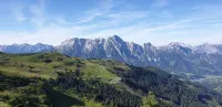 Comfortable vacation home near ski slopes, large sunny garden