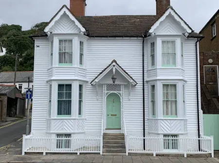 Vine Cottage - Sandgate Отели рядом со станцией Folkestone Central Railway Station
