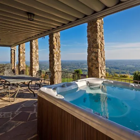 Mountain Cabin with 180 degree panoramic views just 15 minutes from Hanging Rock