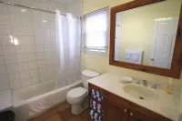 Waterfront 2 Bedroom Cottage, Access to Private Beach - Balkon