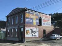Top floor 3 bed apartment in the iconic Tiger Tea Building ( FREE Netflix)